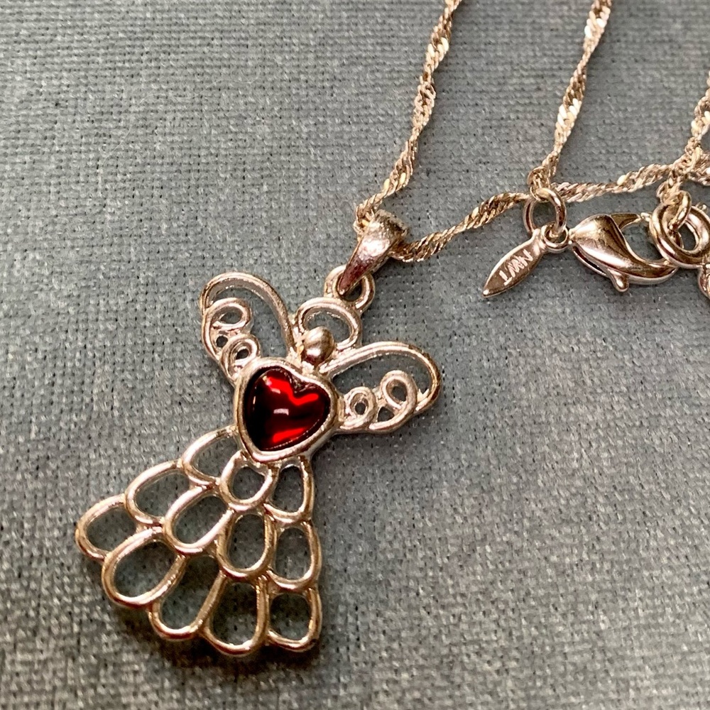🎁FREE with $10 Purchase Vintage Avon Angel Birthstone January Heart Necklace - Picture 1 of 6